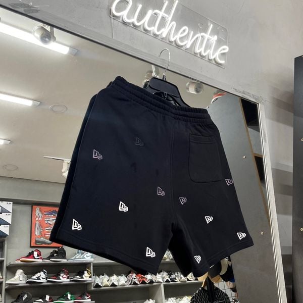 505 - Quần Short New Era Mini Logo Thêu Đen - 14187410