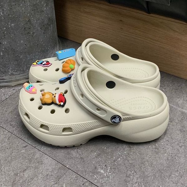 592 - Giày Sandal Clog Nữ Crocs Platform Classic Bone - 206750-2Y2