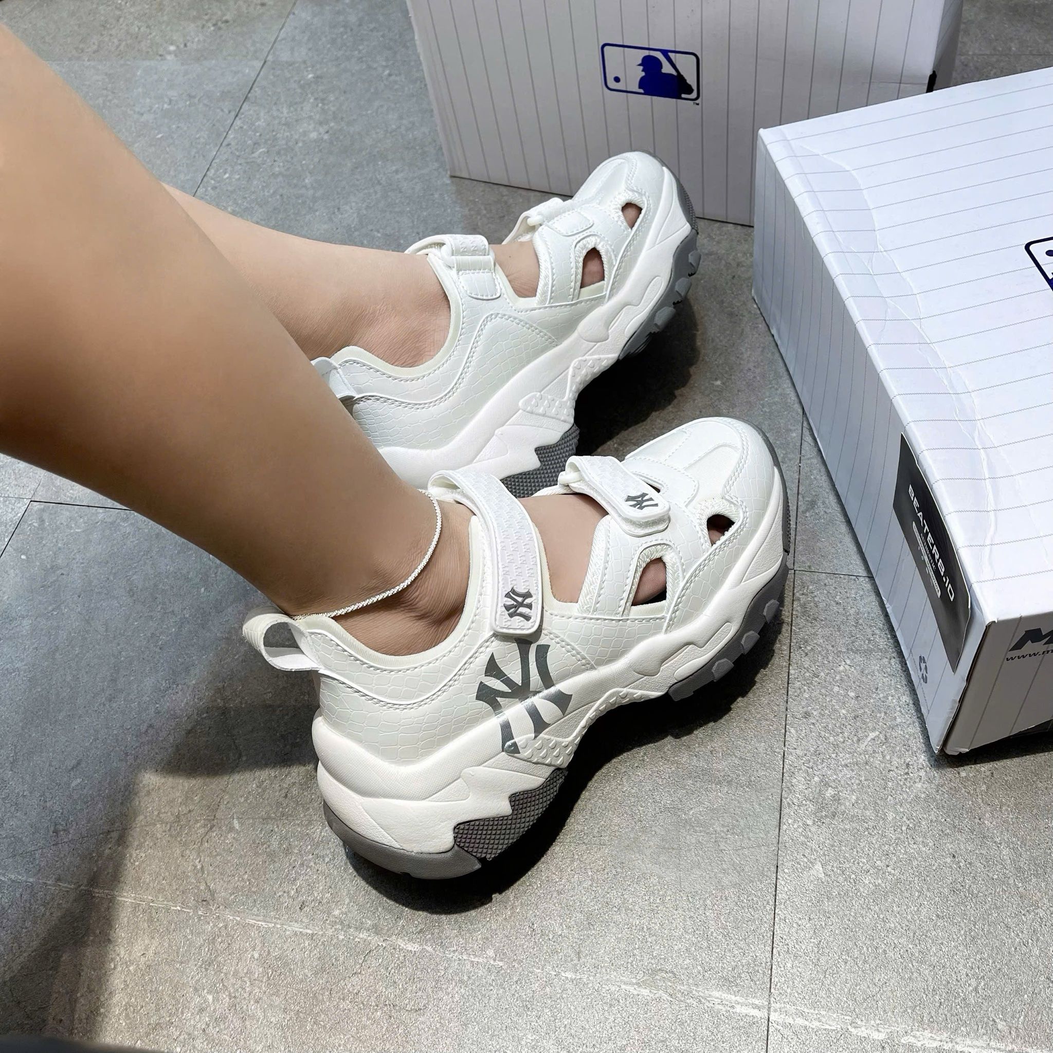 606 - GIÀY SANDAL MLB BIG BALL CHUNKY MASK LUX NEW YORK