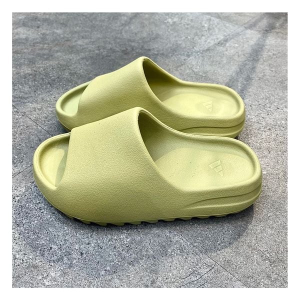 268 - Dép Adidas Yeezy Slide ‘Resin’ Yzy - FZ5904