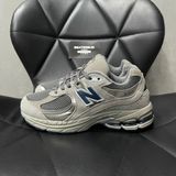 493 - Giày New Balance 2002R lẻ size, thanh lý giá tốt