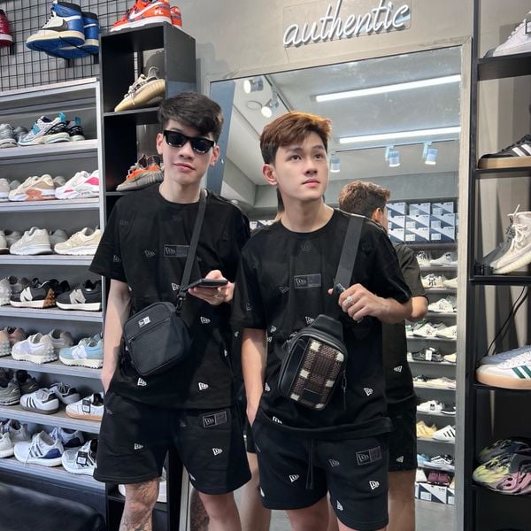 519 - Áo New Era Mini Logo Thêu Đen - 14187337