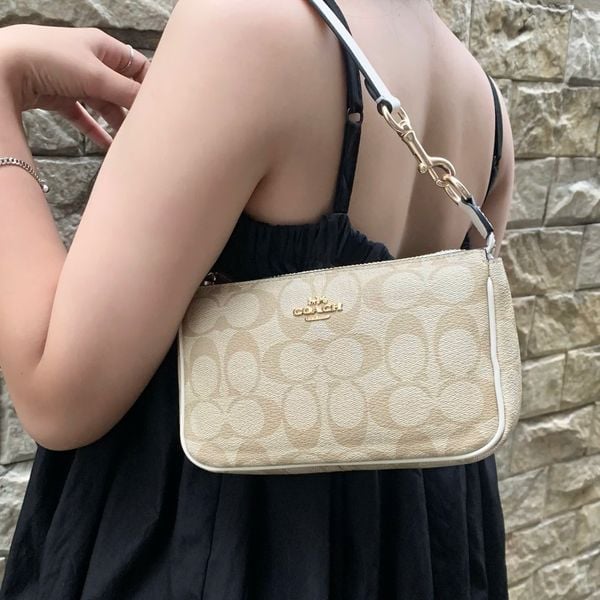 810 - Túi Coach kẹp nách Nolita 19 In Signature Canvas - CS442