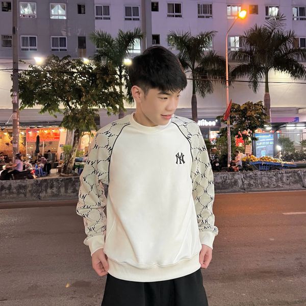 705 - Áo Sweater MLB Monogram New York Yankees White Grey - 3AMTM1244-CRD