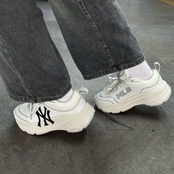 587 - Giày MLB Athflow V2 New York Yankees màu Trắng - 3ARNATF4N-50IVS