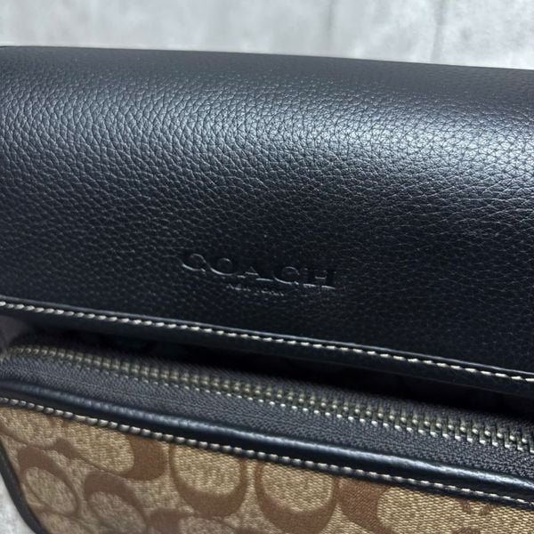 760 - Túi đeo chéo Coach Sullivan nắp gập, họa tiết logo Blocked Signature - C9870