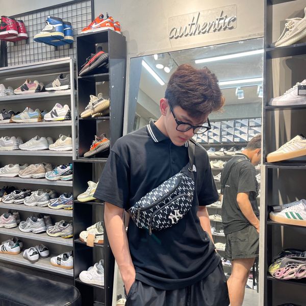 498 - Túi Bao Tử MLB Monogram Hip Sack New York Yankees 3AHSM012N-50BKS