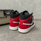 100 - Air Jordan 1 Mid 