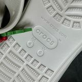 569 - Dép Sandal Clog Unisex Crocs Classic Crush màu kem - 207670-2Y2