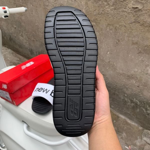 257 - Dép New Balance Quai Dán Trắng Logo