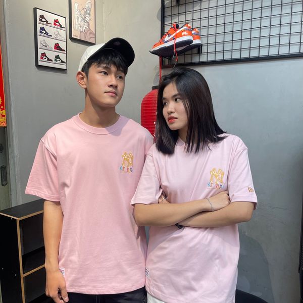 438 - Áo Thun New Era Graduation Yearning Hồng - 13280319