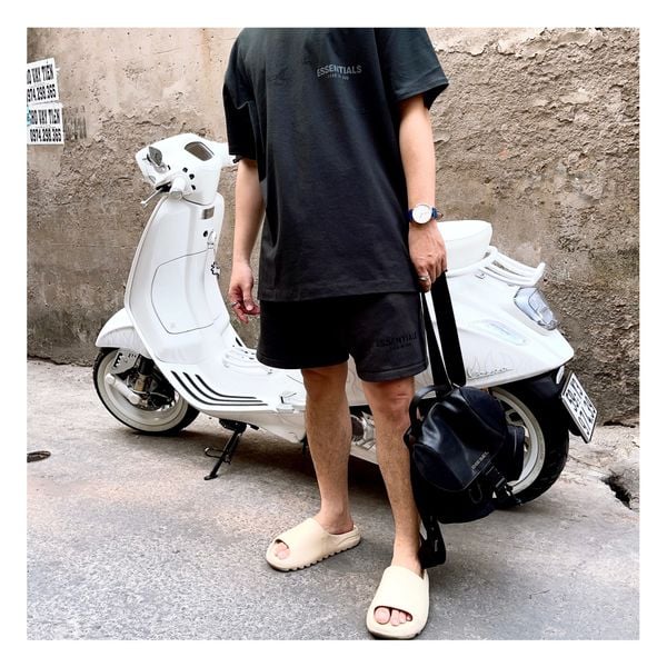 139 - Quần Short Fear Of God Essentials Stretch Limo màu đen SS22