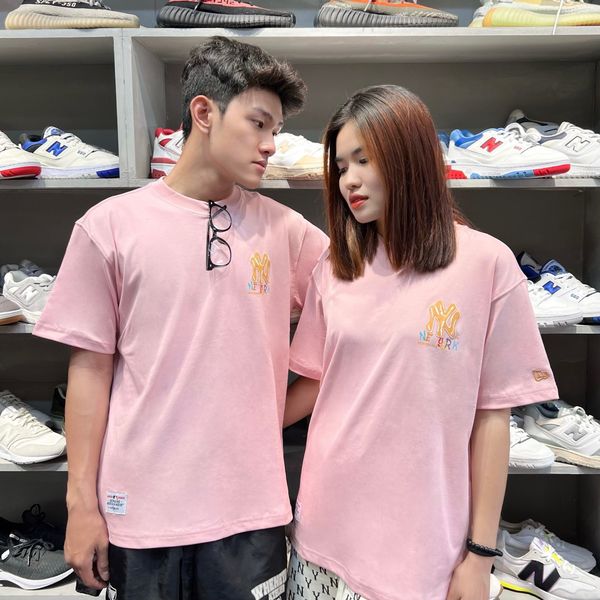 438 - Áo Thun New Era Graduation Yearning Hồng - 13280319