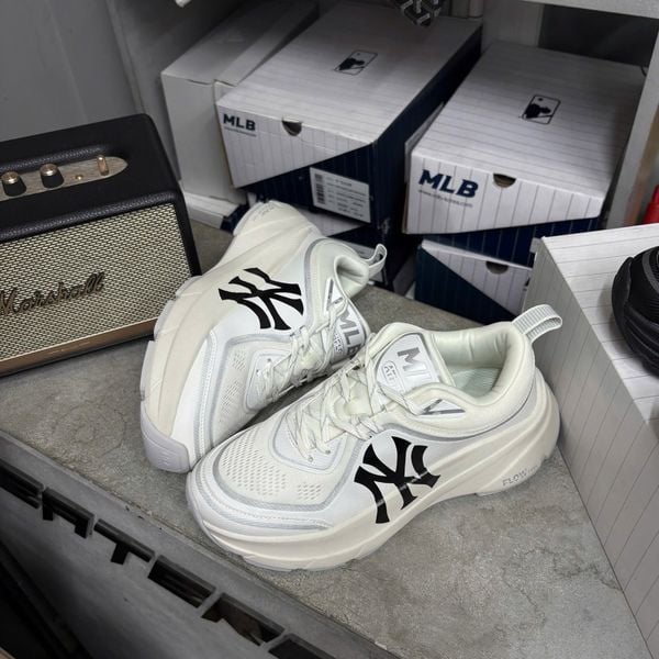 587 - Giày MLB Athflow V2 New York Yankees màu Trắng - 3ARNATF4N-50IVS