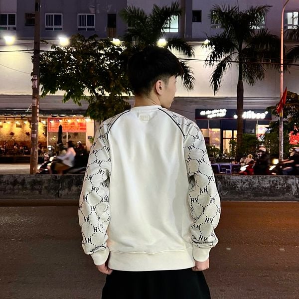 705 - Áo Sweater MLB Monogram New York Yankees White Grey - 3AMTM1244-CRD