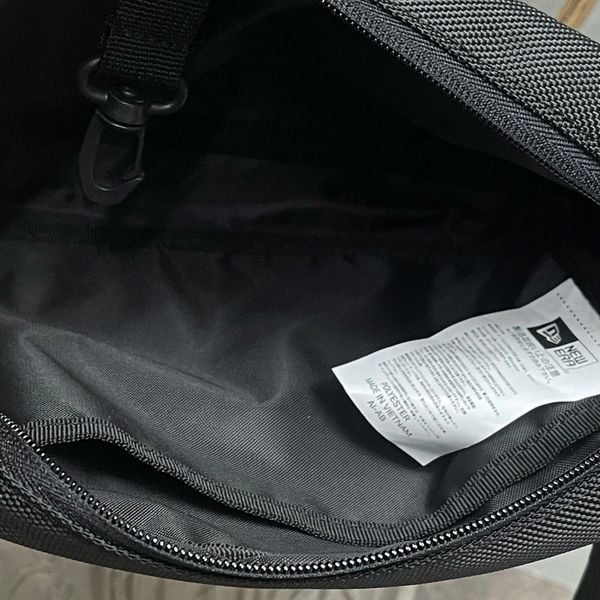 628 -  Túi Đeo Chéo New Era Shoulder Pouch Large Đen - 12325633