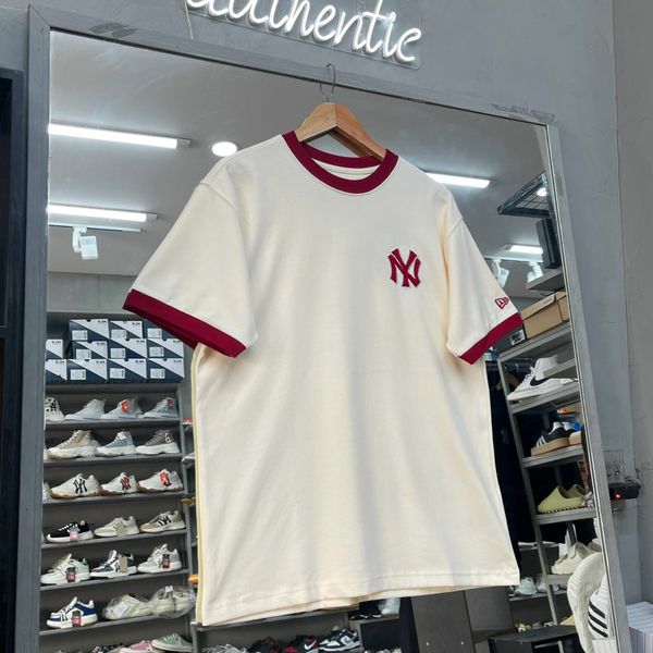 439 - Áo Thun New Era Embroidery Ivo Kem Viền Đỏ - 13038757