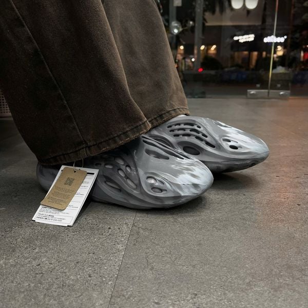 599 - Giày thể thao Yeezy Foam Runner MX Granite - IE4931