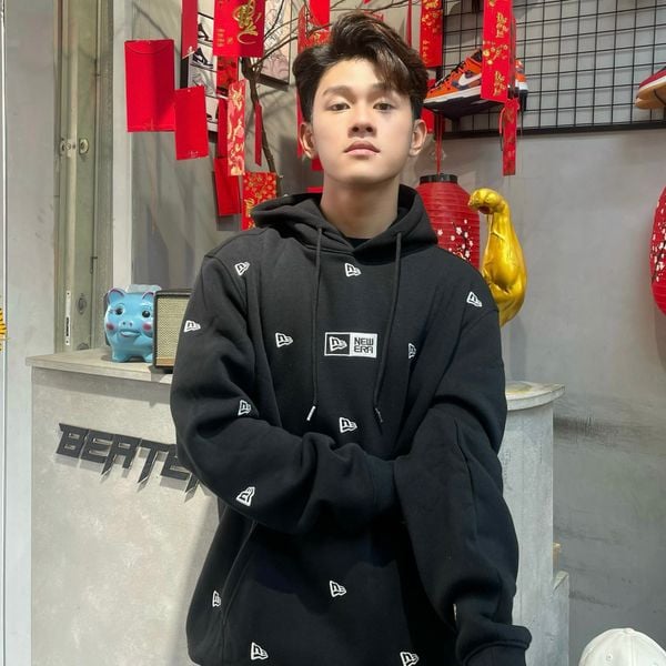 432 - Áo Hoodie New Era Logo Thêu Mini Màu Đen - 13540523