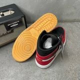 100 - Air Jordan 1 Mid 