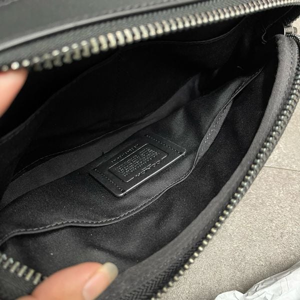 556 - Túi đeo chéo Coach Graham Crossbody Signature Canvas - C4149