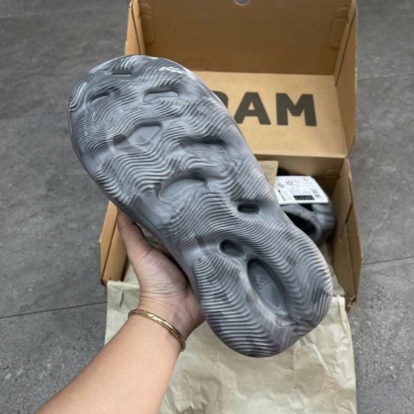 599 - Giày thể thao Yeezy Foam Runner MX Granite - IE4931