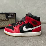 100 - Air Jordan 1 Mid 