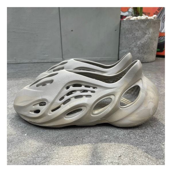 321 - Giày Adidas Yeezy Foam Rnnr ‘Stone Sage’ - GX4472