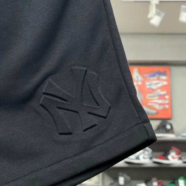 516 - Quần Short New Era New York Yankees Dập Nổi Đen - 14187414