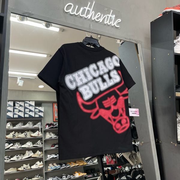 564 - Áo Thun New Era Chicago Bulls Neon màu đen - 60292338