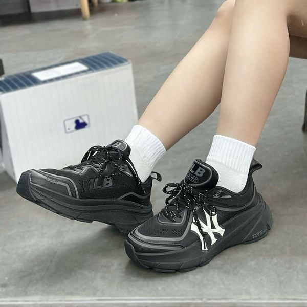 589 - Giày MLB Athflow V2 New York Yankees màu Đen - 3ARNATF4N-50BKS