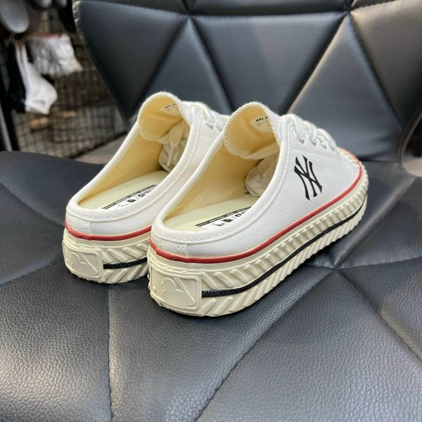 457 - Giày MLB Mule Playball Origin NY Yankees White - 3AMUUA11N-50WHS