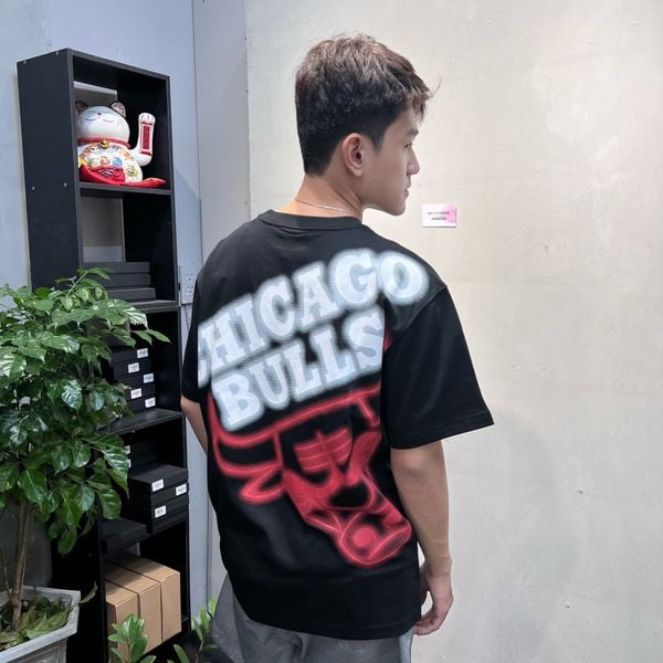 564 - Áo Thun New Era Chicago Bulls Neon màu đen - 60292338