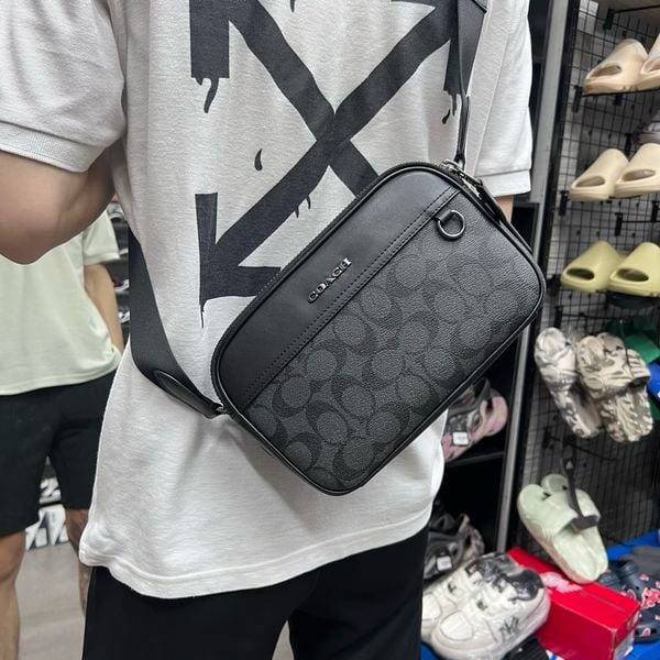 556 - Túi đeo chéo Coach Graham Crossbody Signature Canvas - C4149