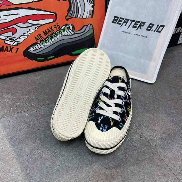 64 - Giày MLB Mule Playball Monogam NY Yankees Trắng/Đen (32SHSM111)