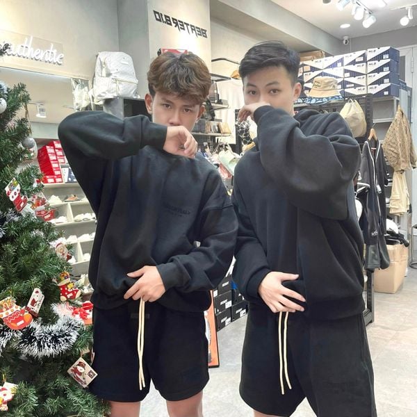 395 - Quần Fear Of God Essentials Sweat Short Jet Black