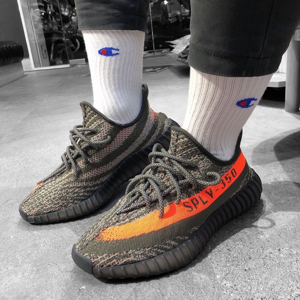 93 - Giày Adidas Yeezy Boost 350 v2 Carbon Beluga - HQ7045