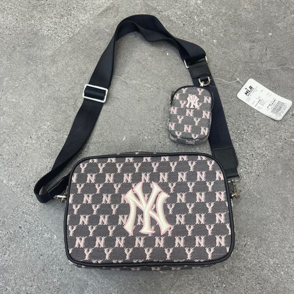 049 - Túi bao tử đeo chéo MLB Jacquard Monogram Pink