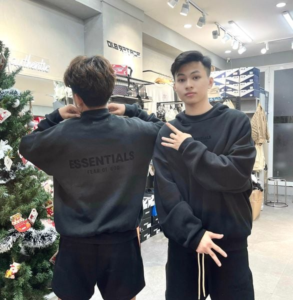 395 - Quần Fear Of God Essentials Sweat Short Jet Black