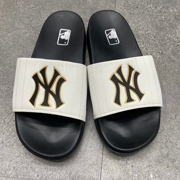 159 - Dép MLB New York Yankees màu trắng đen