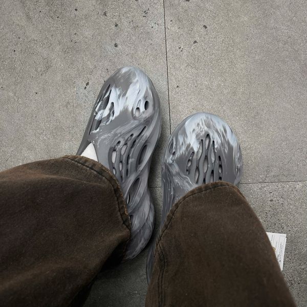 599 - Giày thể thao Yeezy Foam Runner MX Granite - IE4931