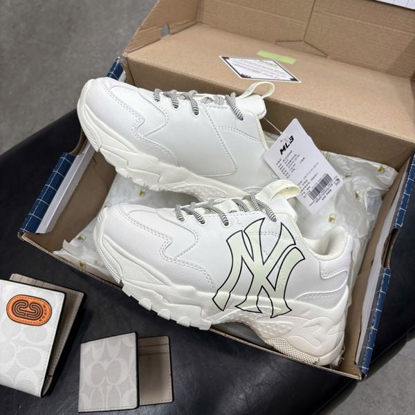 160 - Gày MLB Chunky Bigball New York Yankees màu trắng - 3ASHC101N