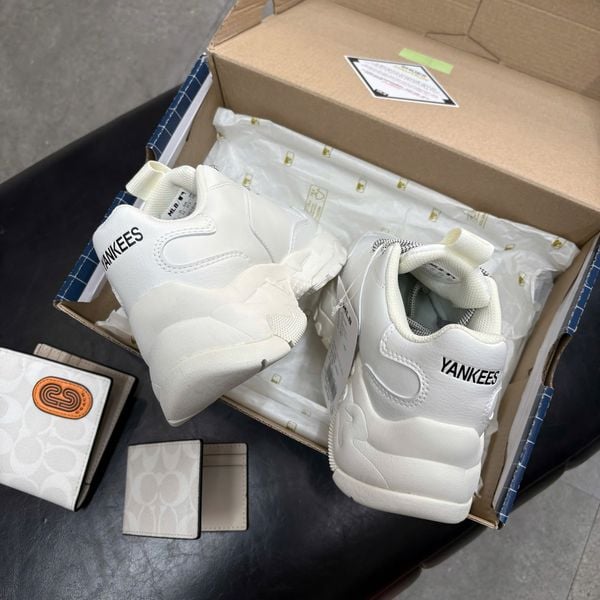 160 - Gày MLB Chunky Bigball New York Yankees màu trắng - 3ASHC101N