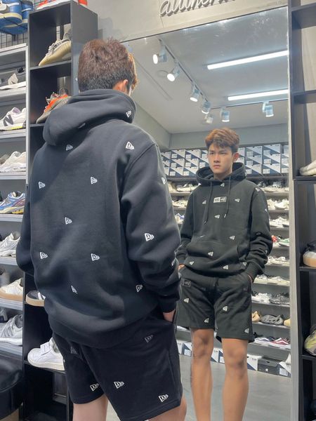 505 - Quần Short New Era Mini Logo Thêu Đen - 14187410