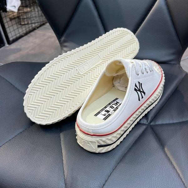 457 - Giày MLB Mule Playball Origin NY Yankees White - 3AMUUA11N-50WHS