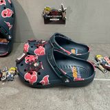 502 - Giày Clog Unisex Crocs Classic x Naruto Shippuden Pack 2024 - Itachi 209883