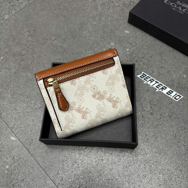 807 - Ví Mila gập 3 nàng thơ - họa tiết xe ngựa cổ điển, sang trọng, nắp gập khóa bấm