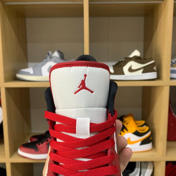 83 - AIR JORDAN 1 LOW 