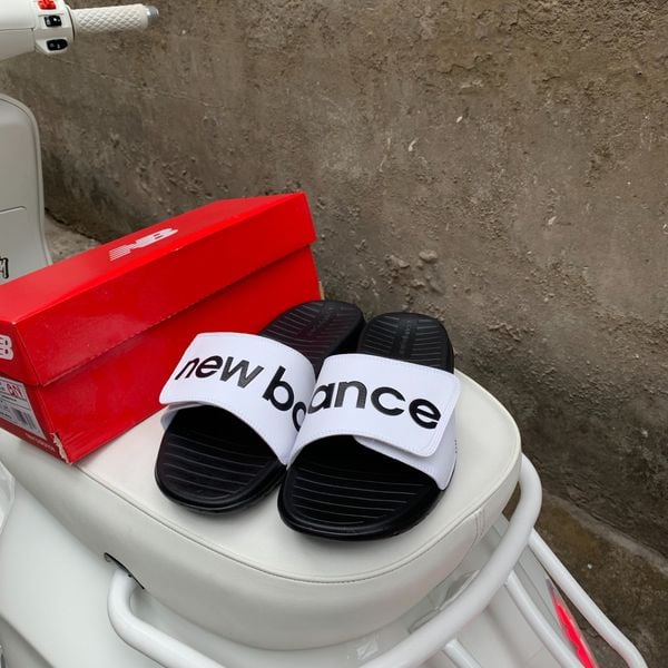 257 - Dép New Balance Quai Dán Trắng Logo