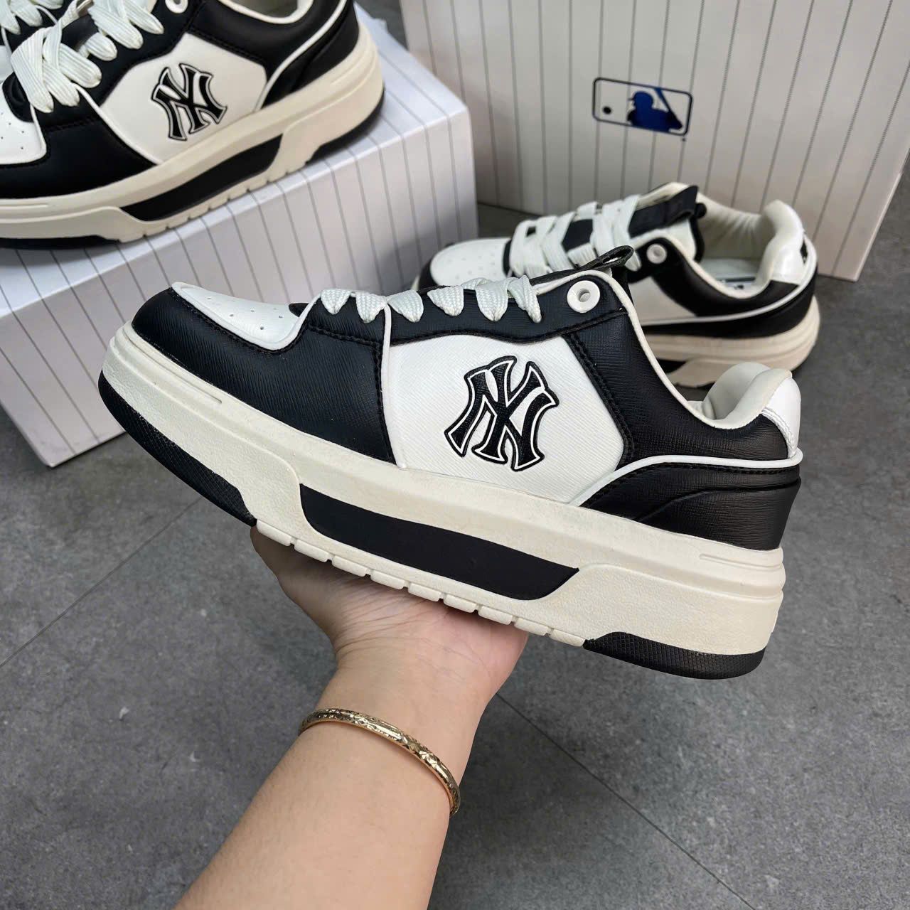 [MLB] CHUNKY LINER WIDE SAFFIANO ★ 大人気★ Giày MLB Chunky Liner Wide Saffiano LA 3ASXCWN4N-07MTM | MLB